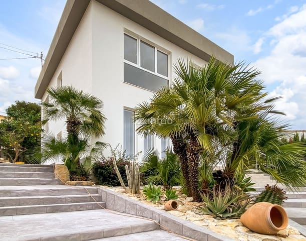 4 bedroom Villa for sale in Calpe / Calp with pool garage - € 1,090,000 (Ref: 8844131)