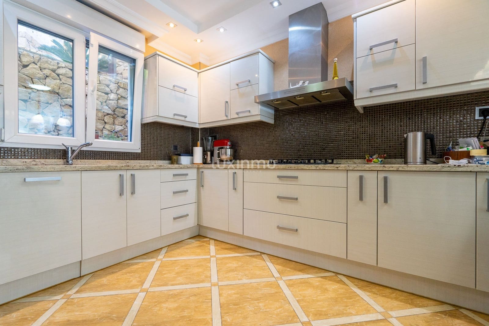 Chalet de 6 habitaciones en Altea en venta con piscina garaje - 1.350.000 € (Ref: 8844153)