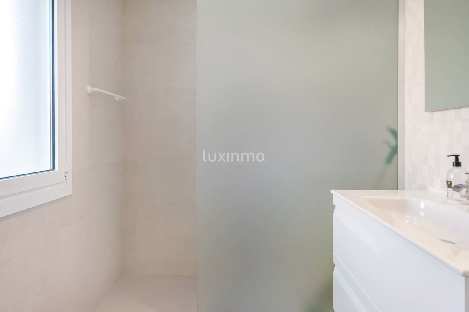 4 bedroom Villa for sale in Alfaz del Pi / L'Alfas del Pi with pool garage - € 1,195,000 (Ref: 8844159)