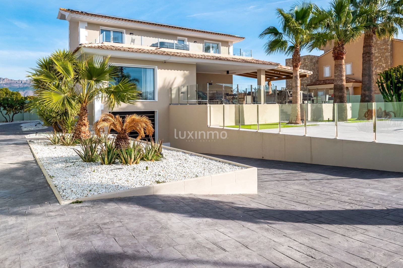 4 bedroom Villa for sale in Alfaz del Pi / L'Alfas del Pi with pool garage - € 1,195,000 (Ref: 8844159)