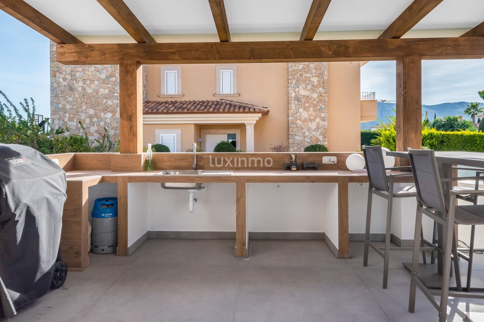 4 bedroom Villa for sale in Alfaz del Pi / L'Alfas del Pi with pool garage - € 1,195,000 (Ref: 8844159)