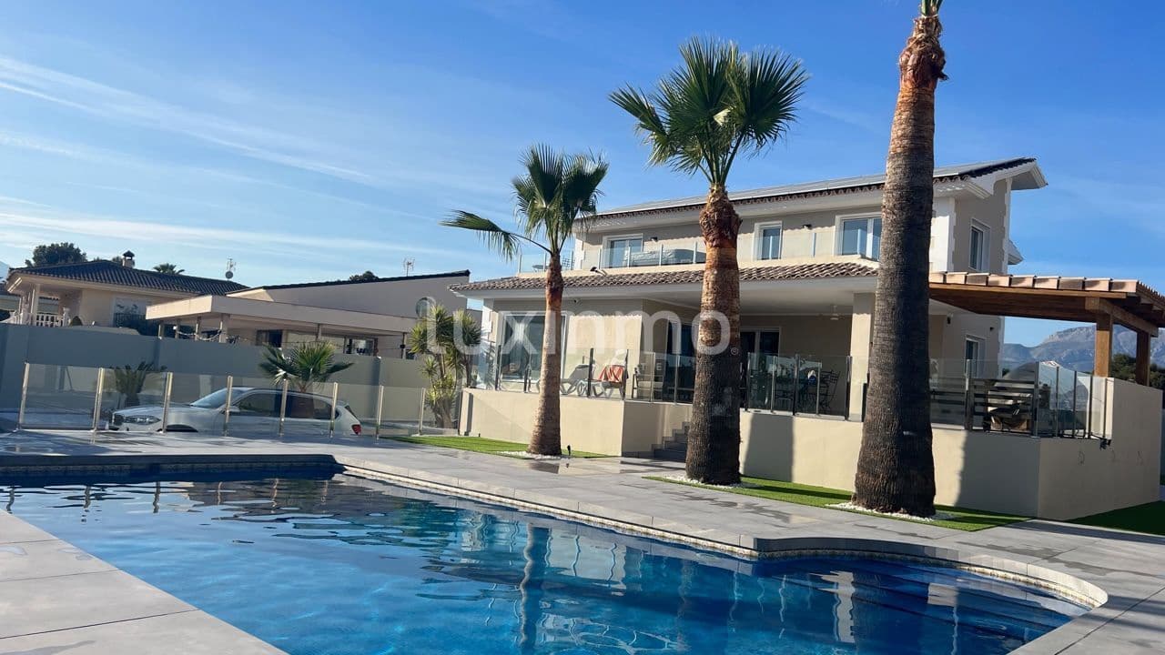 4 bedroom Villa for sale in Alfaz del Pi / L'Alfas del Pi with pool garage - € 1,195,000 (Ref: 8844159)