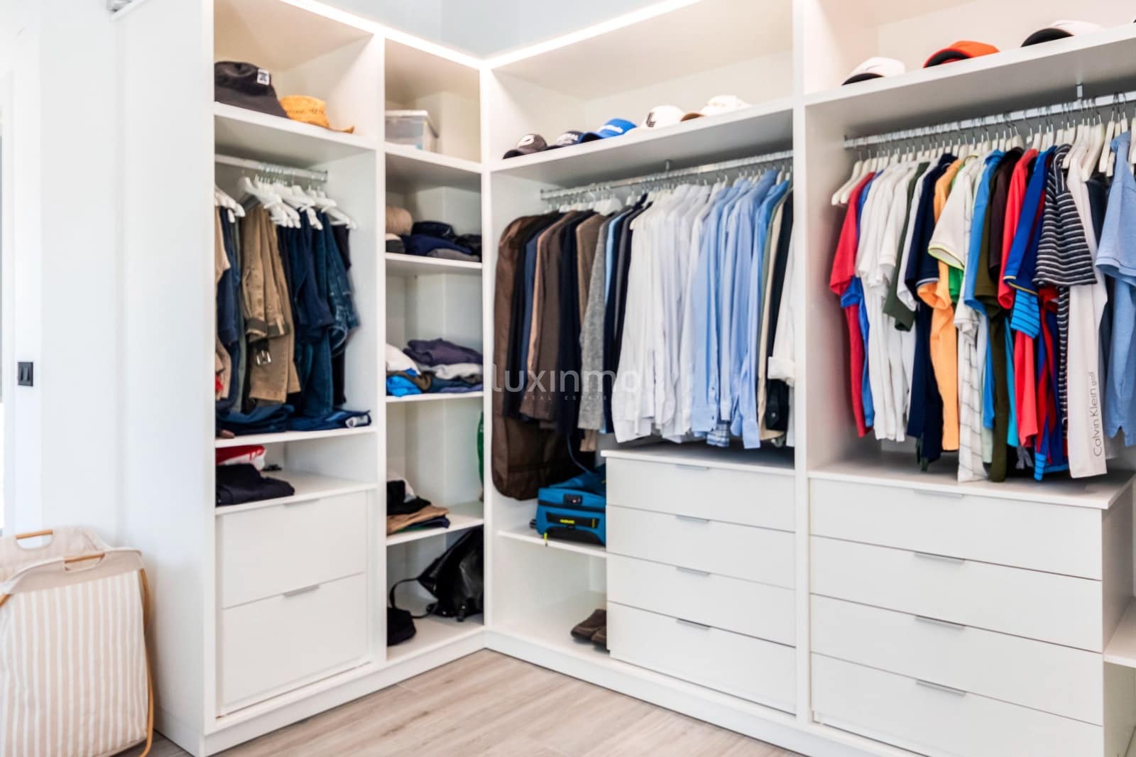 4 bedroom Villa for sale in Alfaz del Pi / L'Alfas del Pi with pool garage - € 1,195,000 (Ref: 8844159)