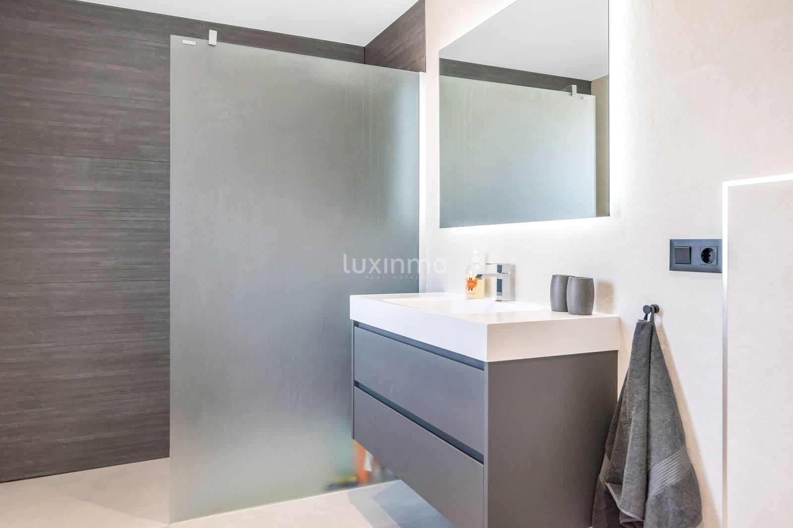 4 bedroom Villa for sale in Alfaz del Pi / L'Alfas del Pi with pool garage - € 1,195,000 (Ref: 8844159)