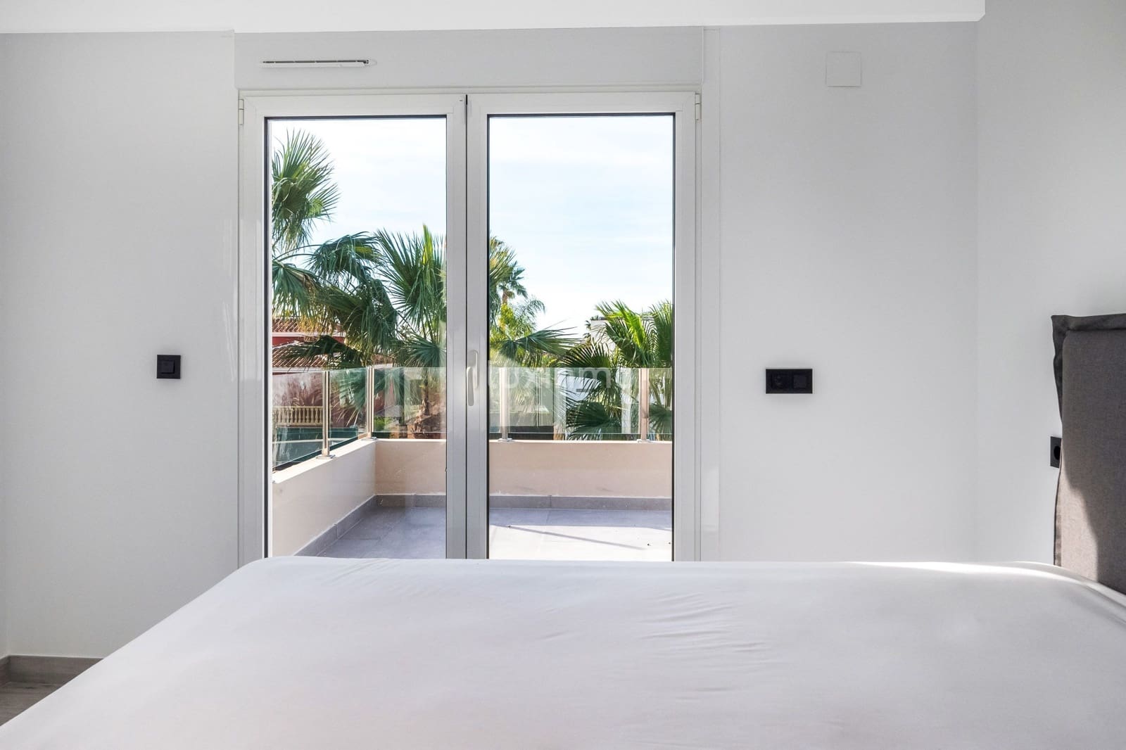 4 bedroom Villa for sale in Alfaz del Pi / L'Alfas del Pi with pool garage - € 1,195,000 (Ref: 8844159)