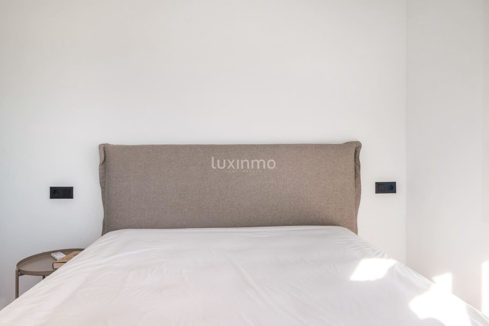 4 bedroom Villa for sale in Alfaz del Pi / L'Alfas del Pi with pool garage - € 1,195,000 (Ref: 8844159)