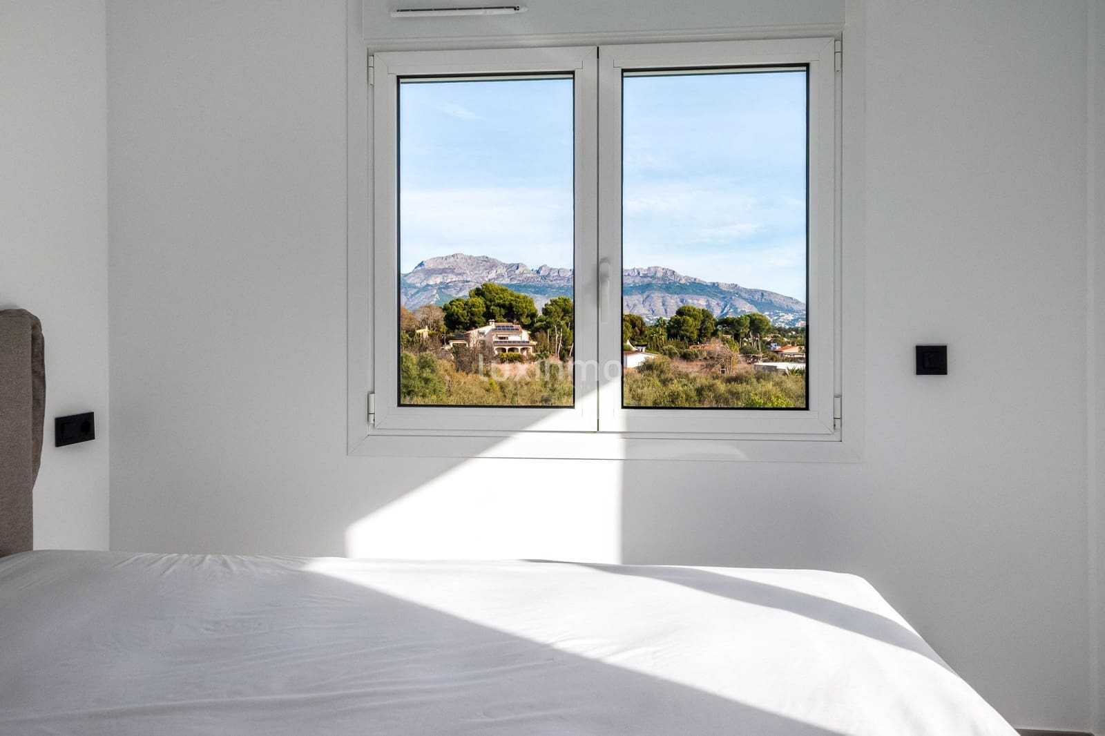 4 bedroom Villa for sale in Alfaz del Pi / L'Alfas del Pi with pool garage - € 1,195,000 (Ref: 8844159)