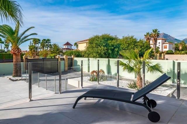 Chalet de 4 habitaciones en Alfaz del Pi / L'Alfàs del Pi en venta con piscina garaje - 1.195.000 € (Ref: 8844159)