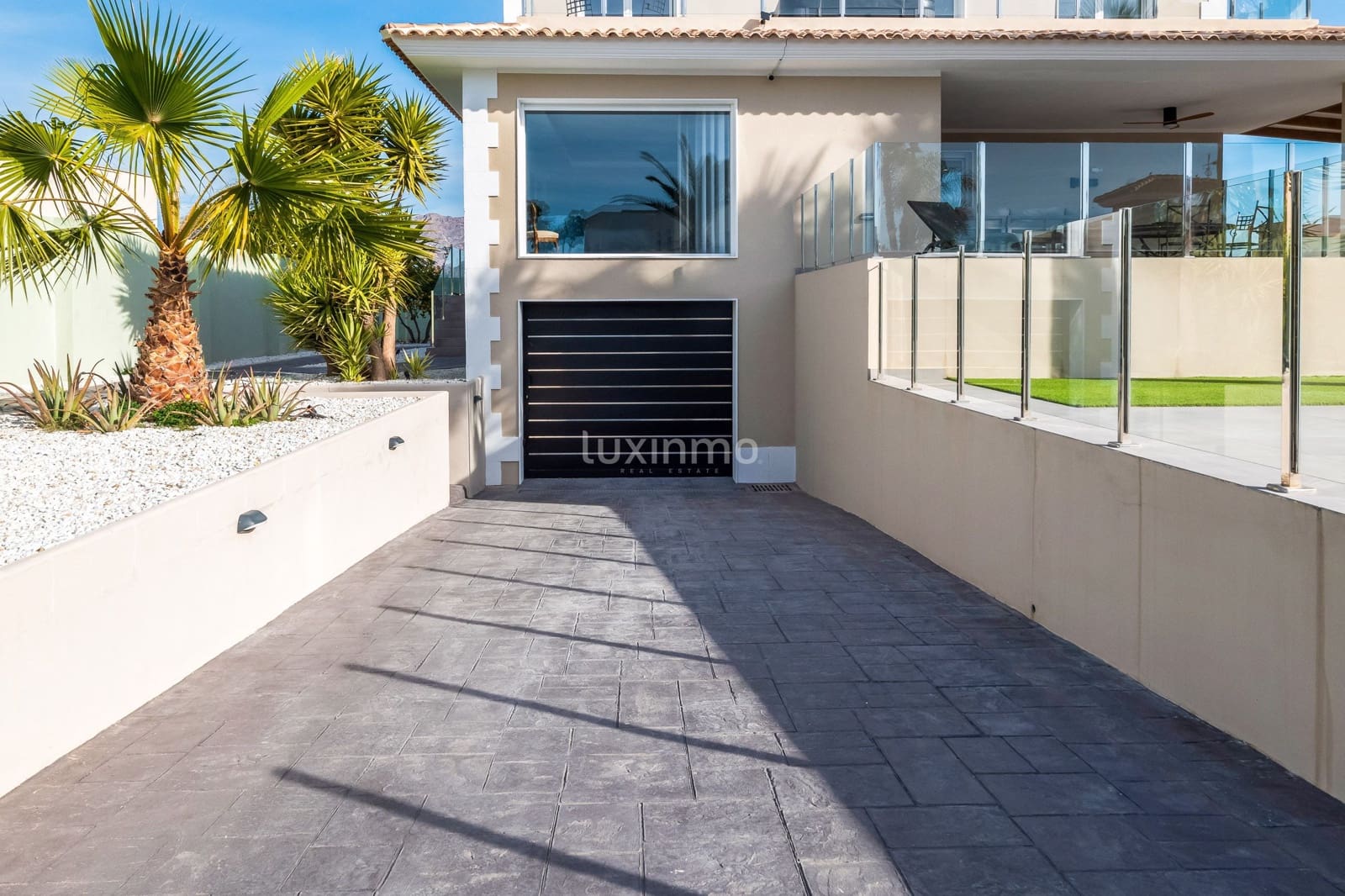 4 bedroom Villa for sale in Alfaz del Pi / L'Alfas del Pi with pool garage - € 1,195,000 (Ref: 8844159)