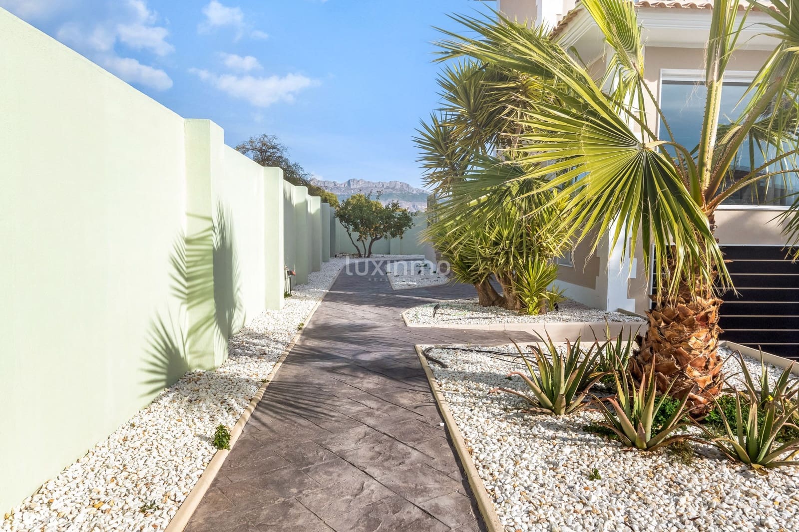 4 bedroom Villa for sale in Alfaz del Pi / L'Alfas del Pi with pool garage - € 1,195,000 (Ref: 8844159)