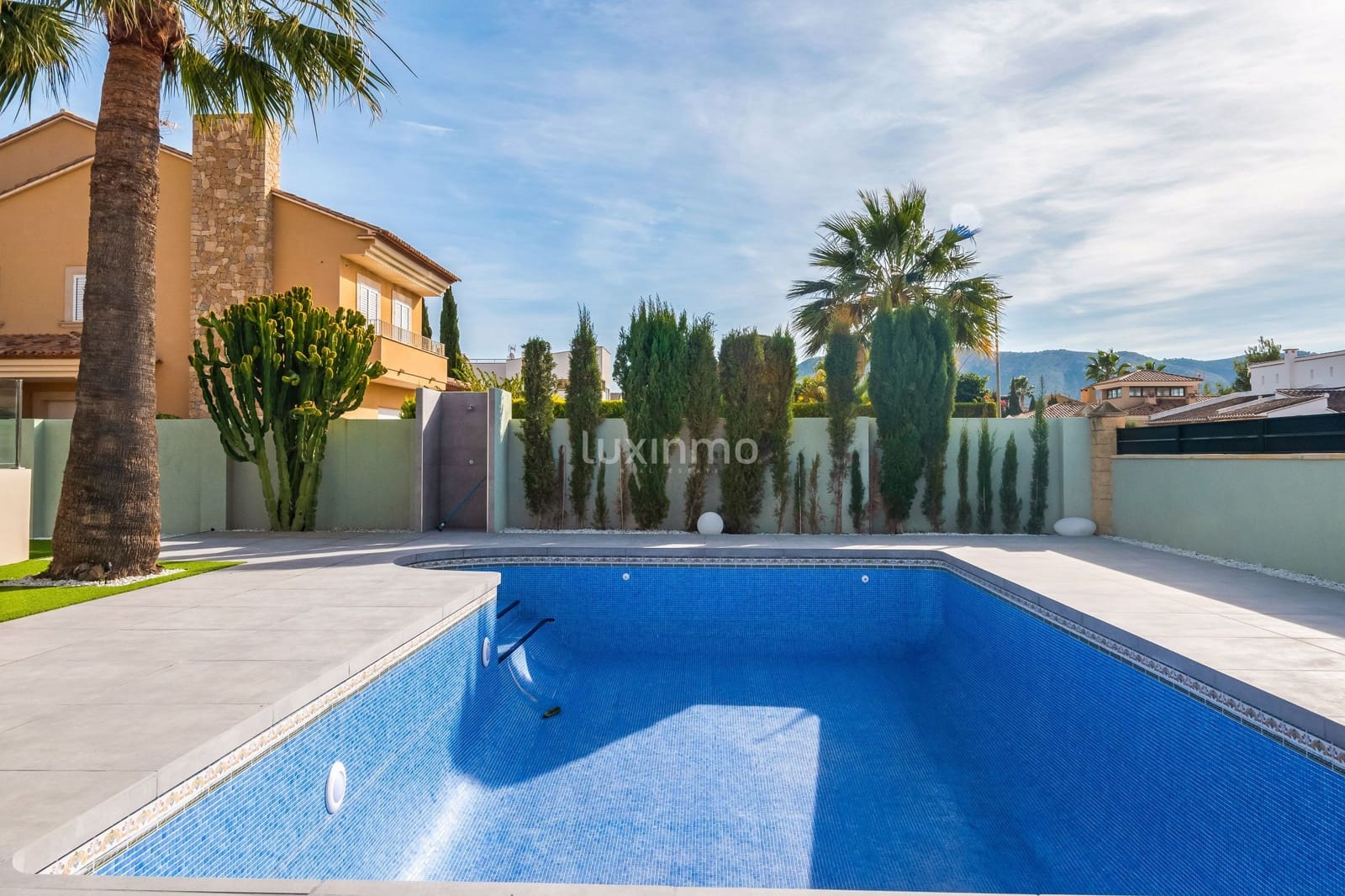 4 bedroom Villa for sale in Alfaz del Pi / L'Alfas del Pi with pool garage - € 1,195,000 (Ref: 8844159)