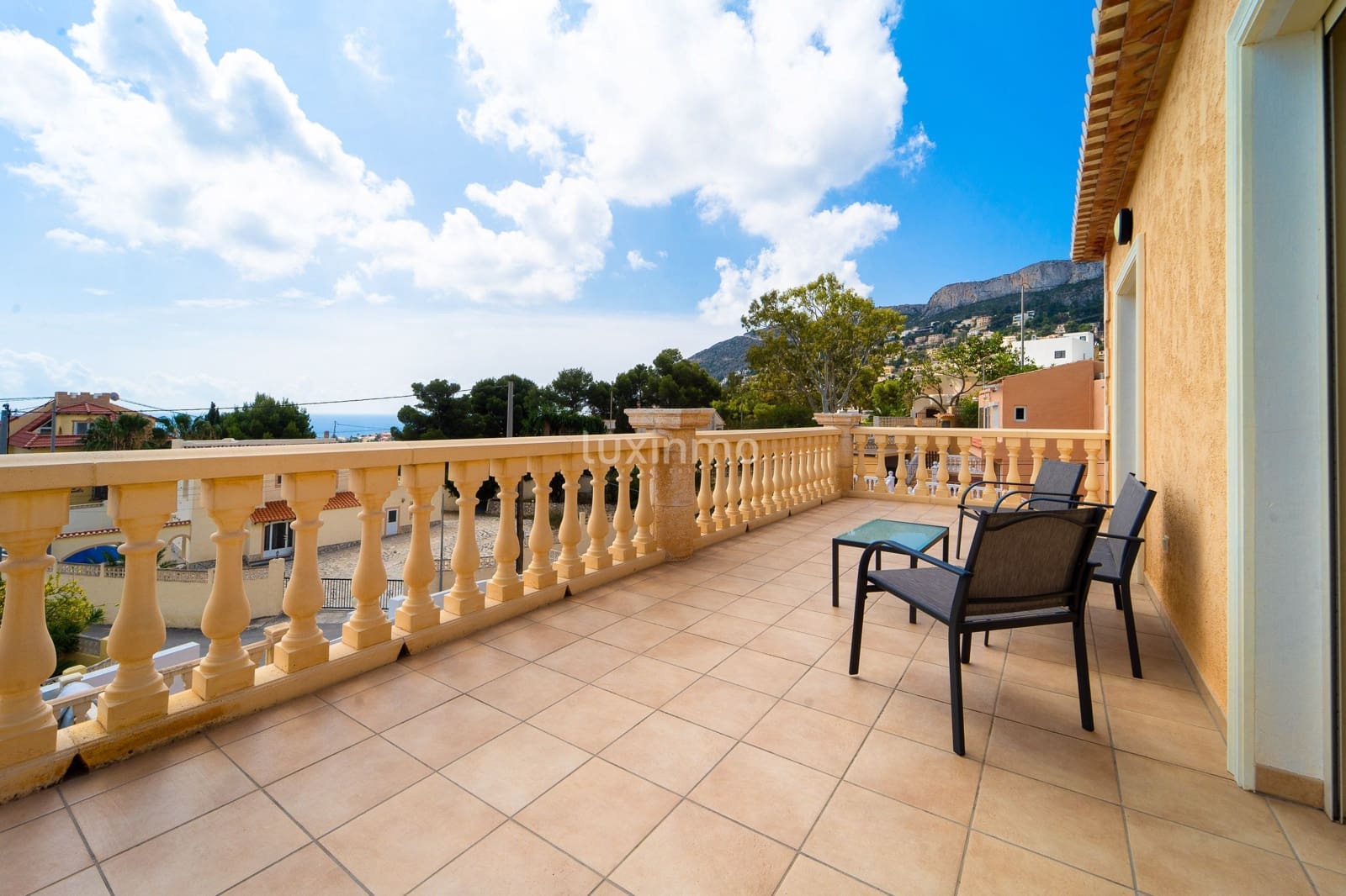 6 soveværelse Villa til leje i Calpe / Calp med swimmingpool garage - € 4.000 (Ref: 8844172)