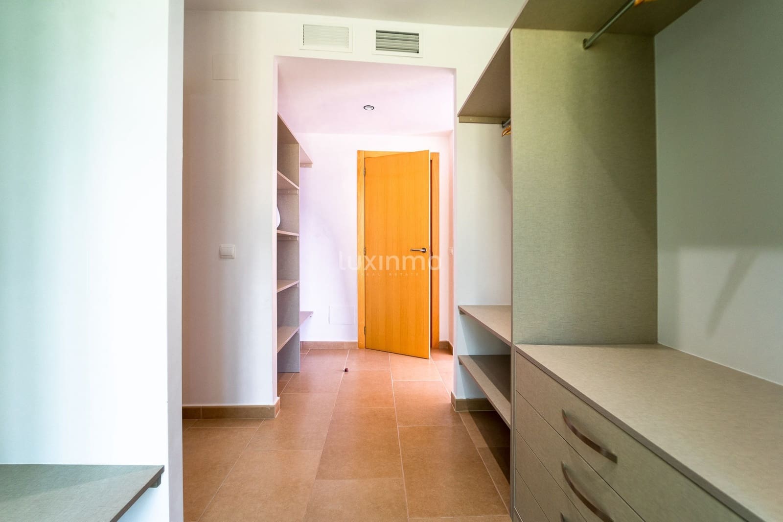 6 soveværelse Villa til leje i Calpe / Calp med swimmingpool garage - € 4.000 (Ref: 8844172)