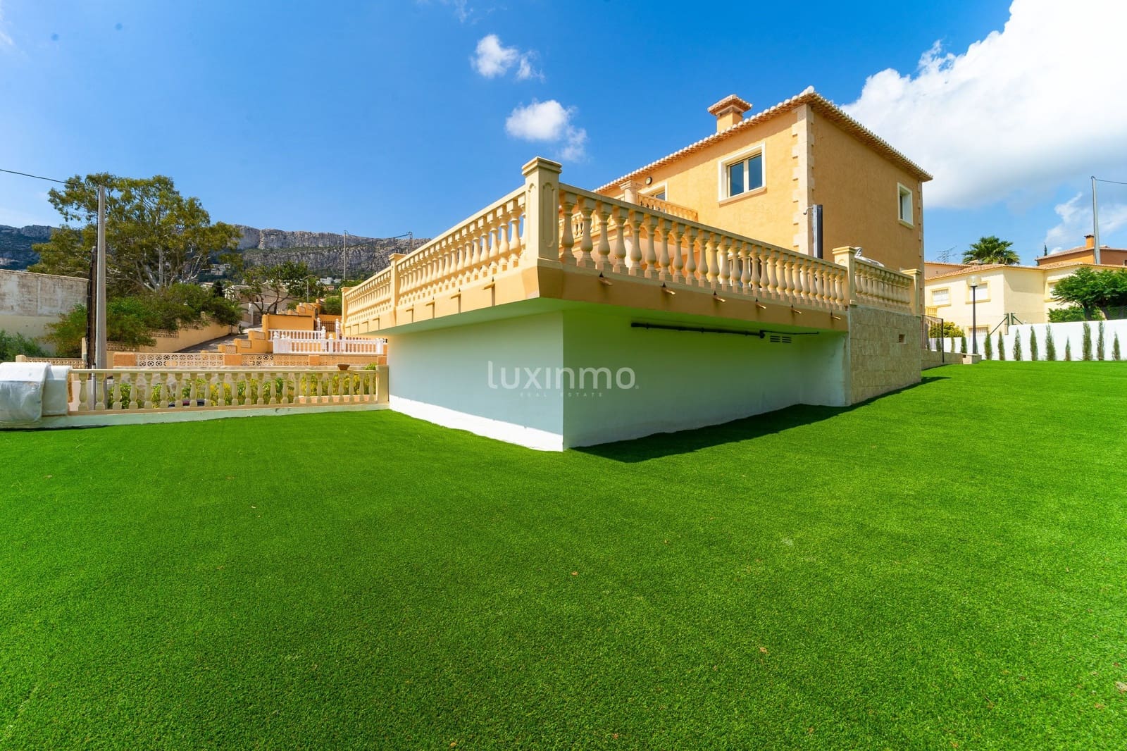 6 soveværelse Villa til leje i Calpe / Calp med swimmingpool garage - € 4.000 (Ref: 8844172)