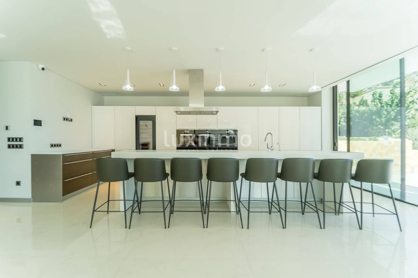 4 bedroom Villa for sale in Altea with pool garage - € 2,650,000 (Ref: 8844189)