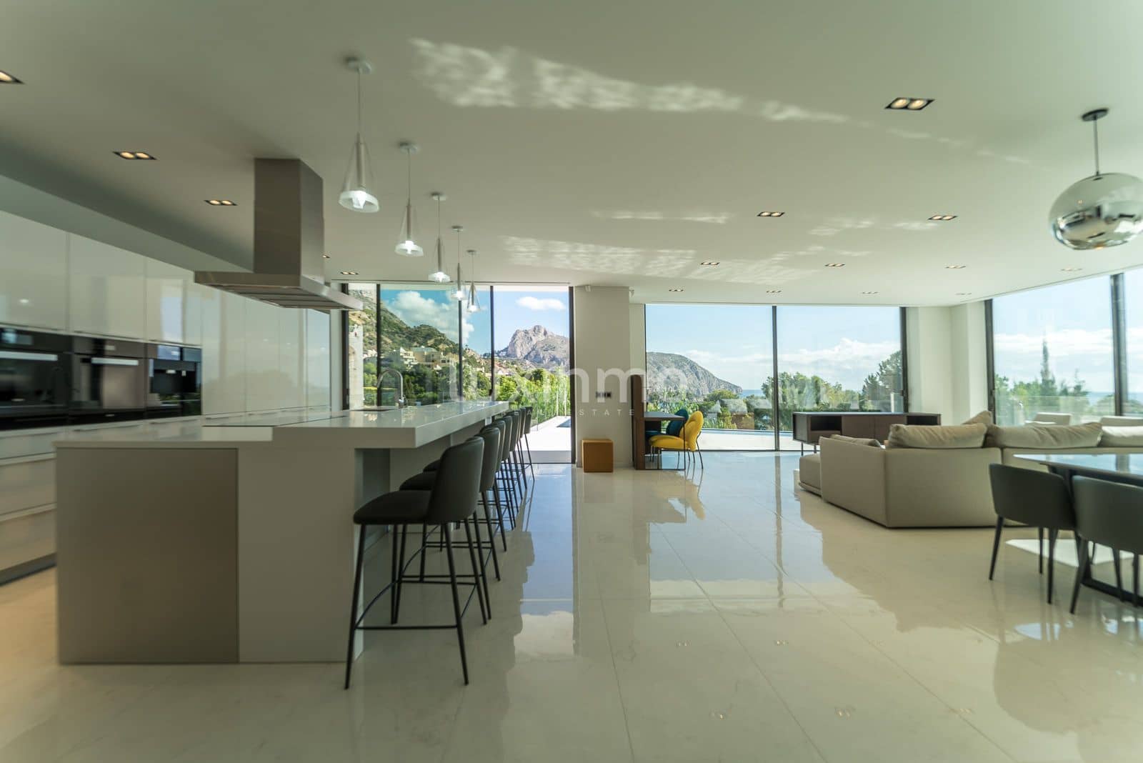 4 bedroom Villa for sale in Altea with pool garage - € 2,650,000 (Ref: 8844189)