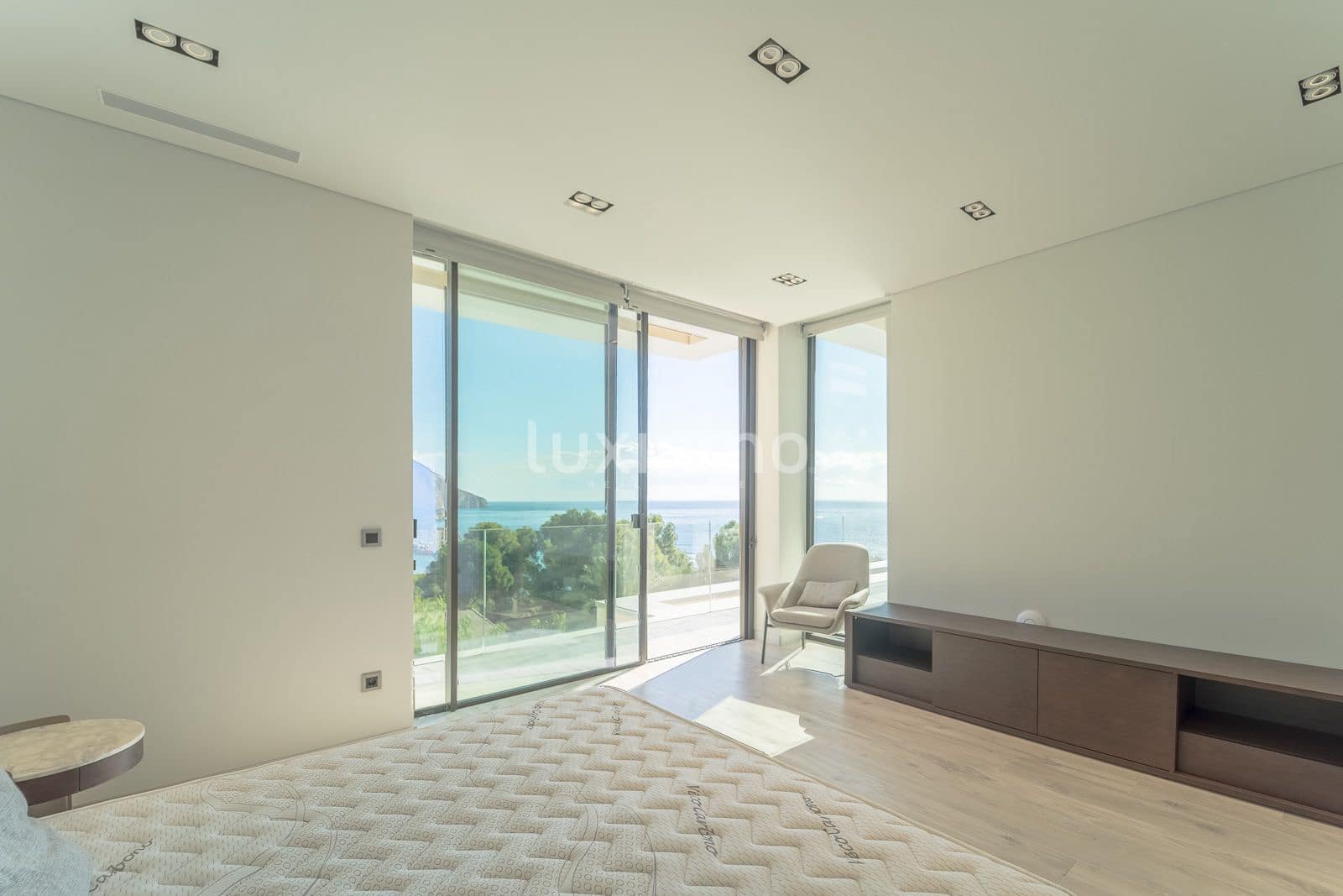 4 bedroom Villa for sale in Altea with pool garage - € 2,650,000 (Ref: 8844189)