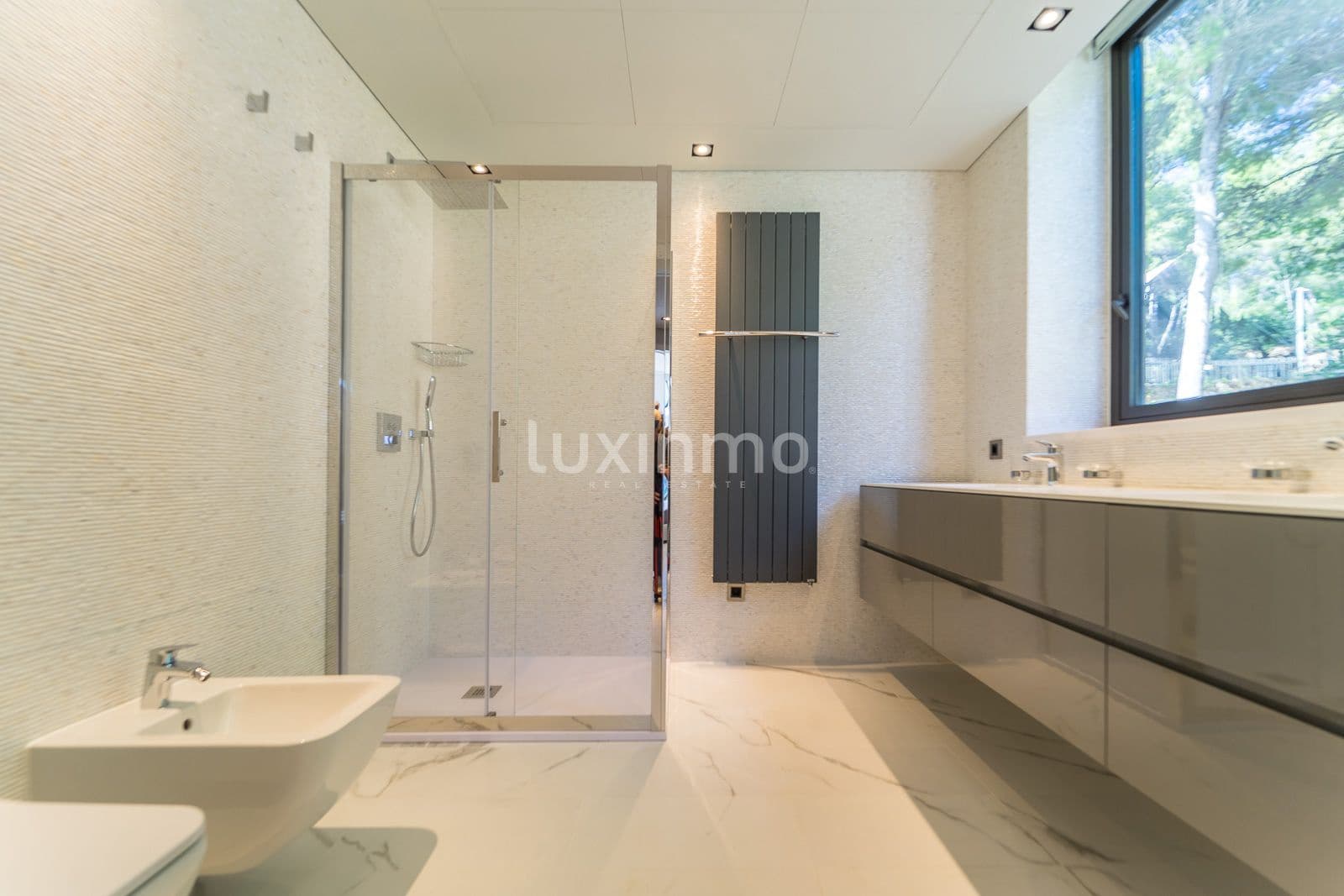 4 bedroom Villa for sale in Altea with pool garage - € 2,650,000 (Ref: 8844189)