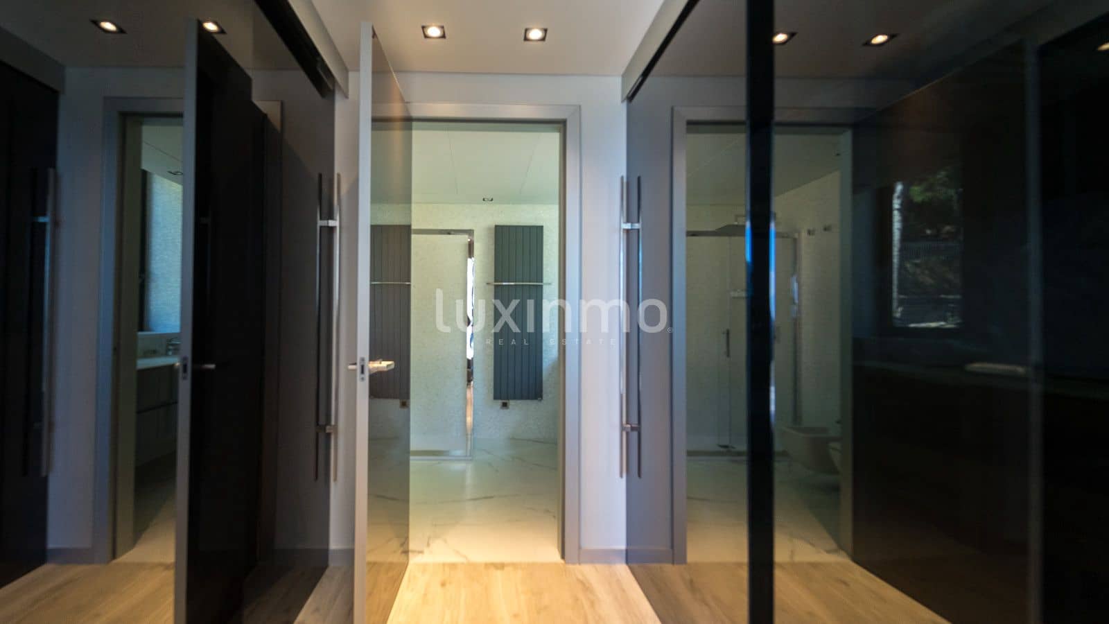 4 bedroom Villa for sale in Altea with pool garage - € 2,650,000 (Ref: 8844189)