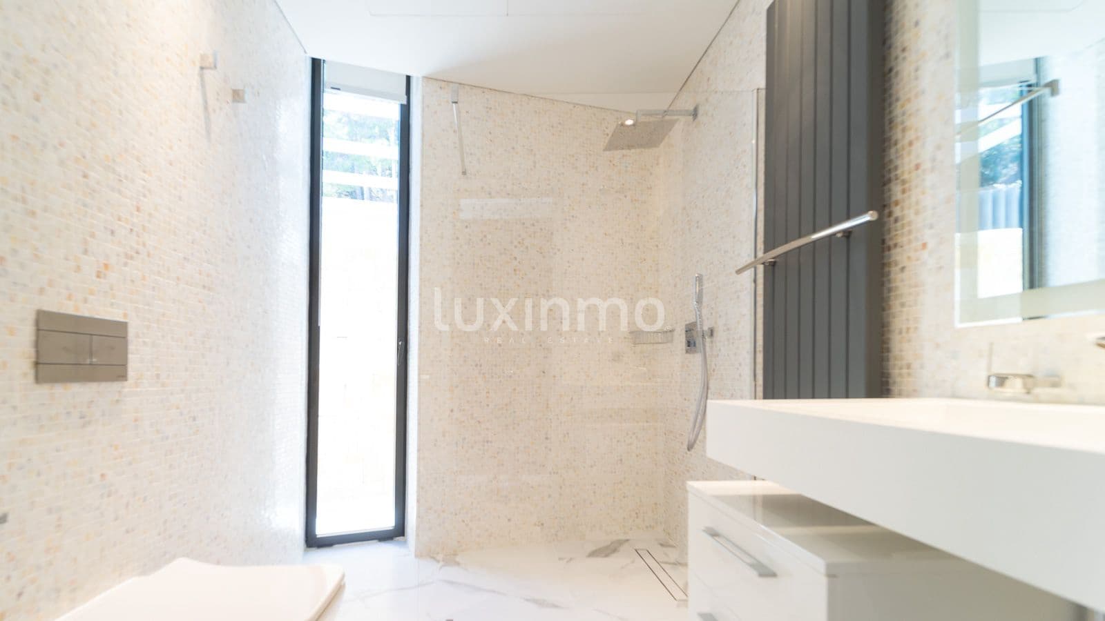 4 bedroom Villa for sale in Altea with pool garage - € 2,650,000 (Ref: 8844189)