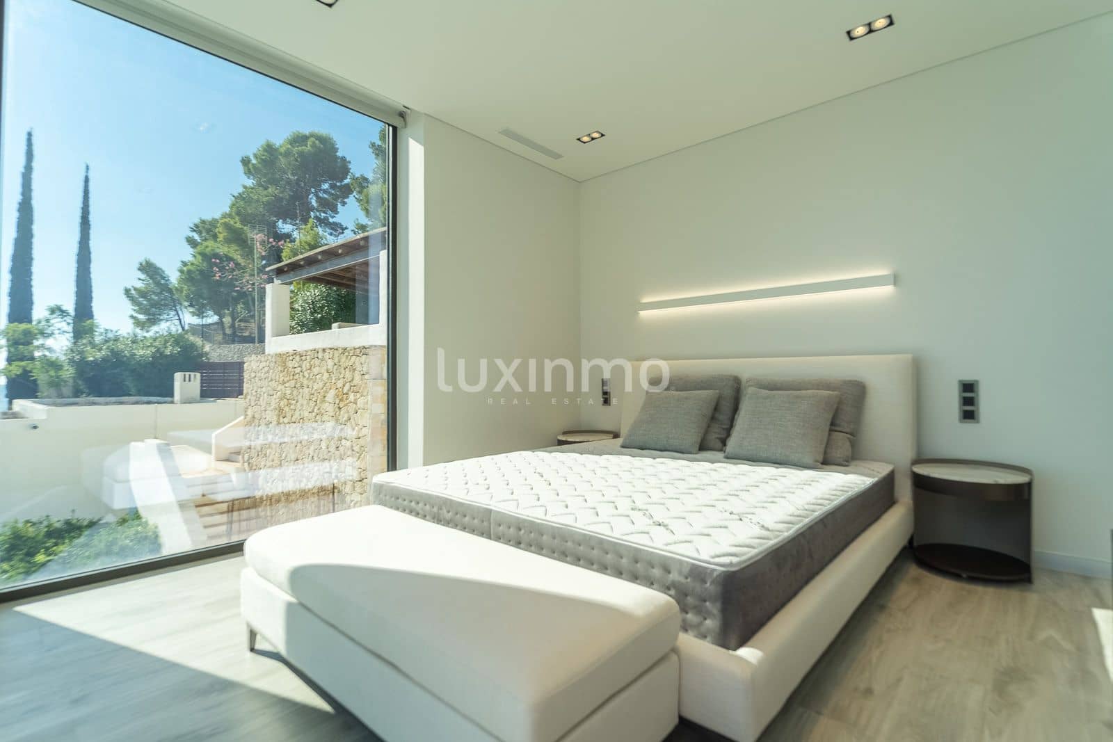 4 bedroom Villa for sale in Altea with pool garage - € 2,650,000 (Ref: 8844189)