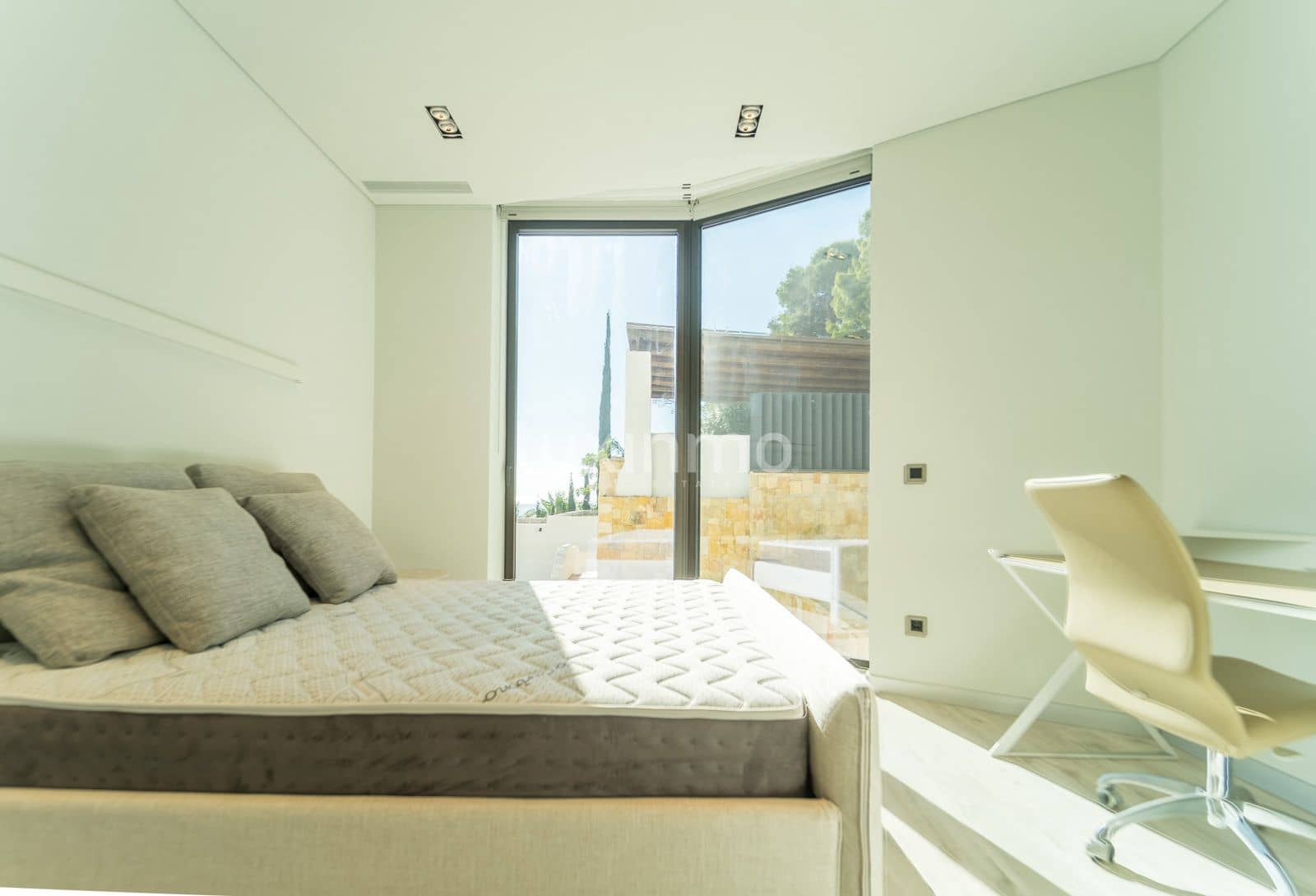 4 bedroom Villa for sale in Altea with pool garage - € 2,650,000 (Ref: 8844189)