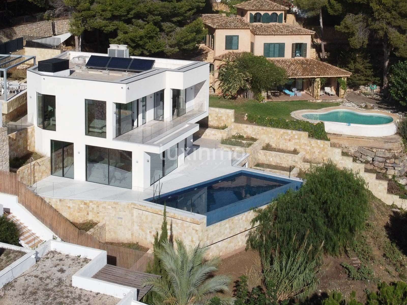 4 bedroom Villa for sale in Altea with pool garage - € 2,650,000 (Ref: 8844189)