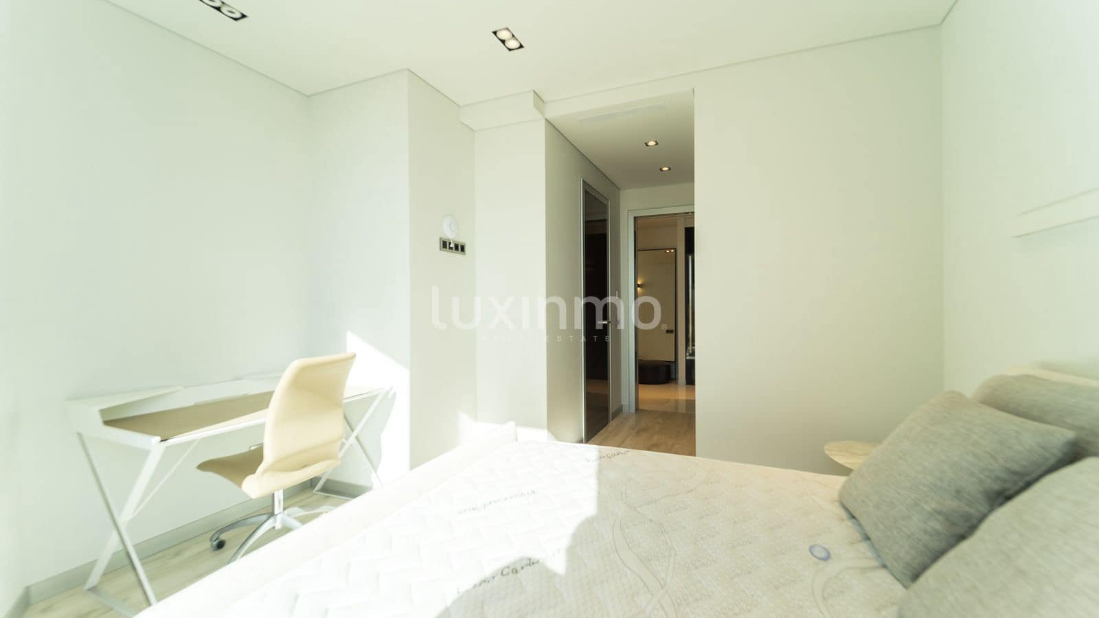 4 bedroom Villa for sale in Altea with pool garage - € 2,650,000 (Ref: 8844189)