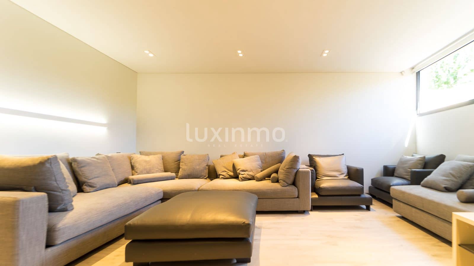 4 bedroom Villa for sale in Altea with pool garage - € 2,650,000 (Ref: 8844189)