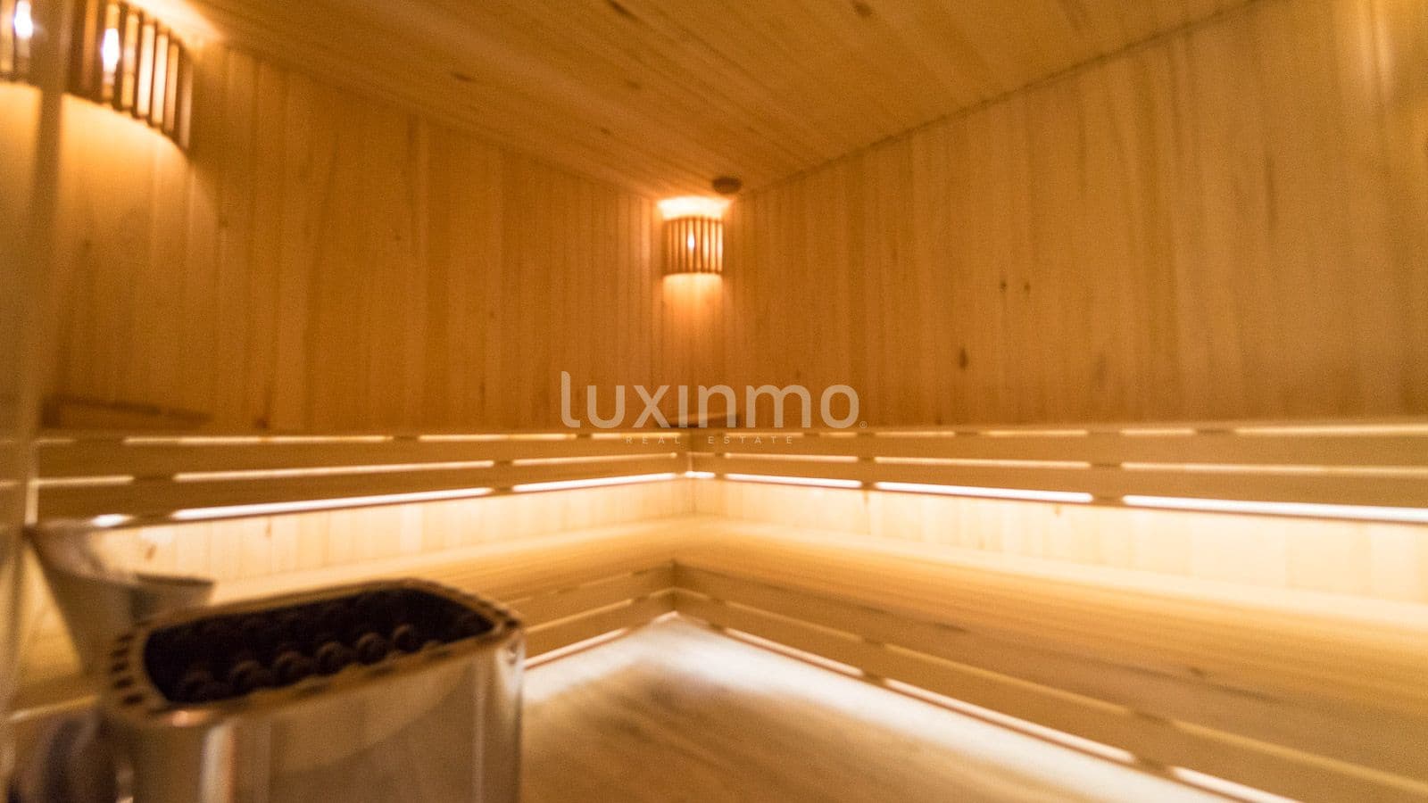 4 bedroom Villa for sale in Altea with pool garage - € 2,650,000 (Ref: 8844189)