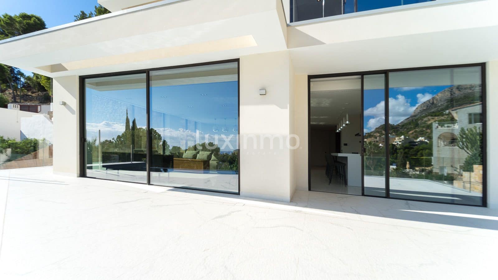 4 bedroom Villa for sale in Altea with pool garage - € 2,650,000 (Ref: 8844189)