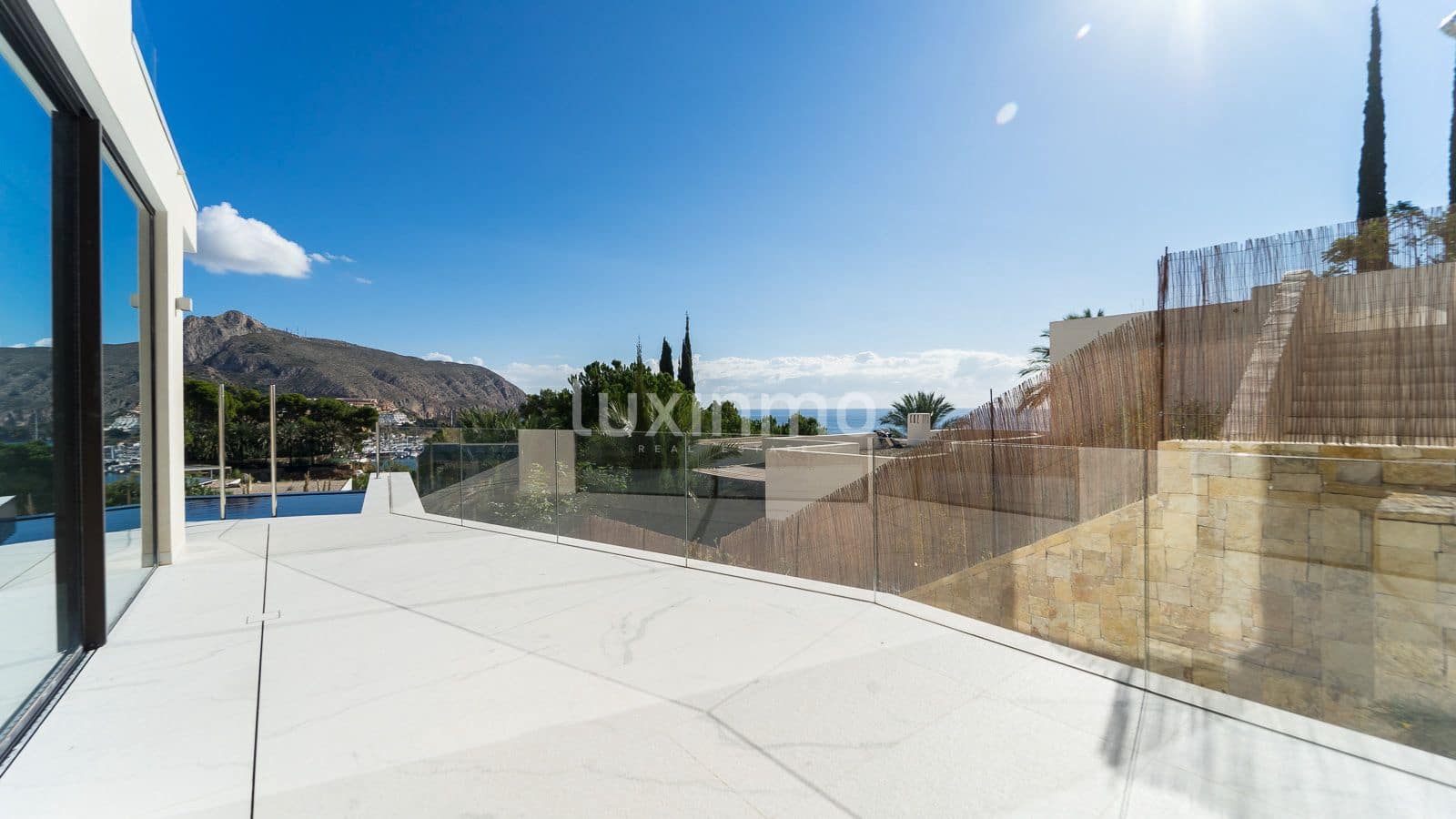 4 bedroom Villa for sale in Altea with pool garage - € 2,650,000 (Ref: 8844189)