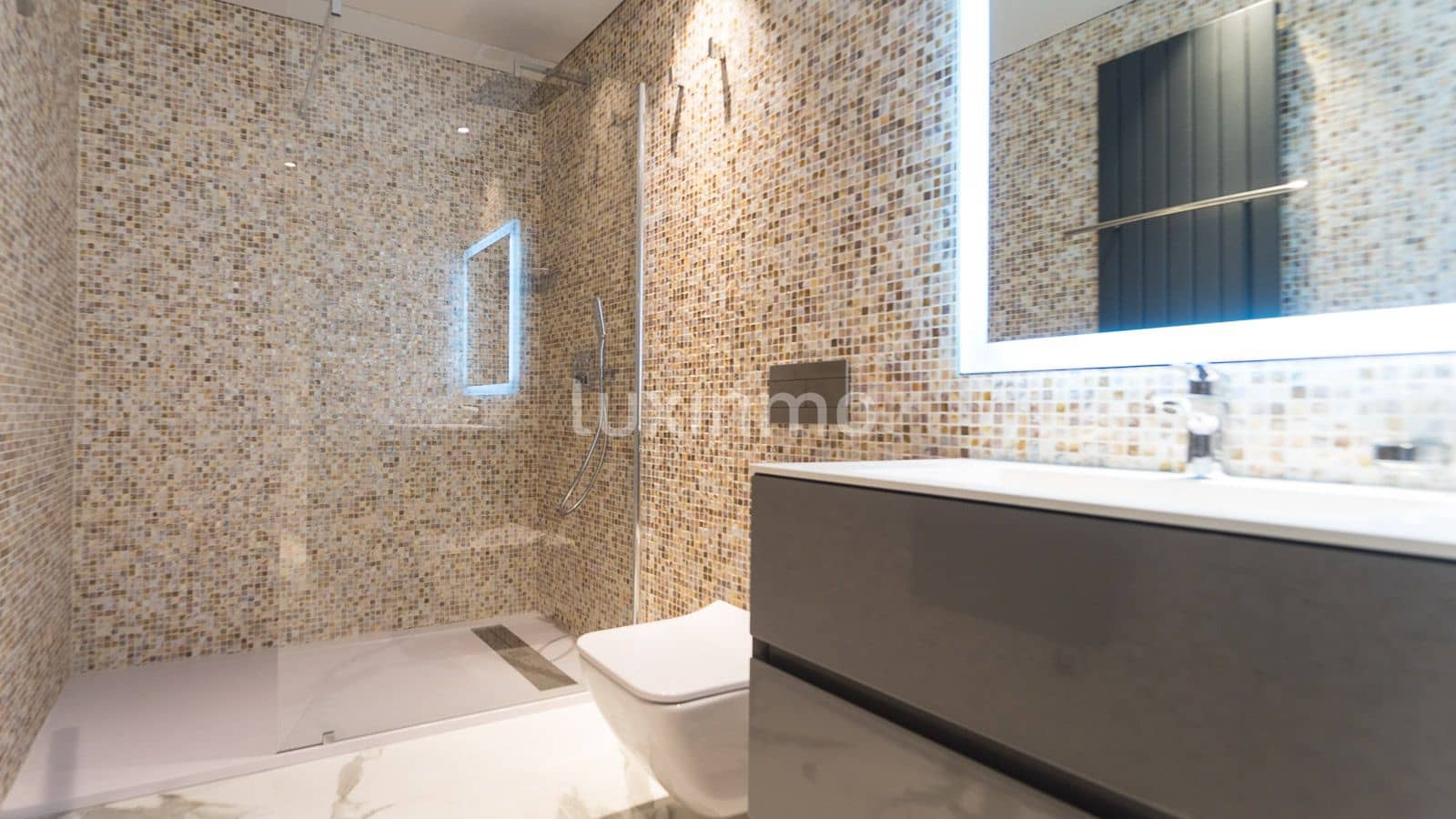 4 bedroom Villa for sale in Altea with pool garage - € 2,650,000 (Ref: 8844189)