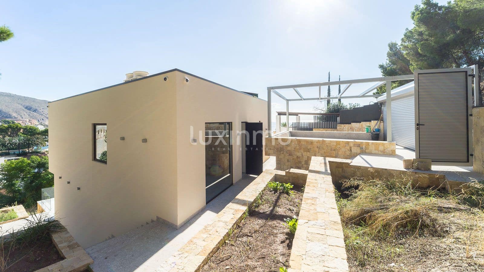 4 bedroom Villa for sale in Altea with pool garage - € 2,650,000 (Ref: 8844189)