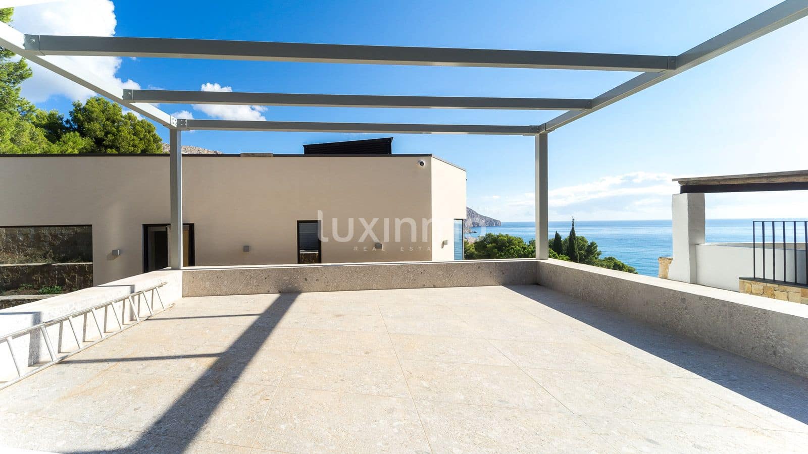4 bedroom Villa for sale in Altea with pool garage - € 2,650,000 (Ref: 8844189)