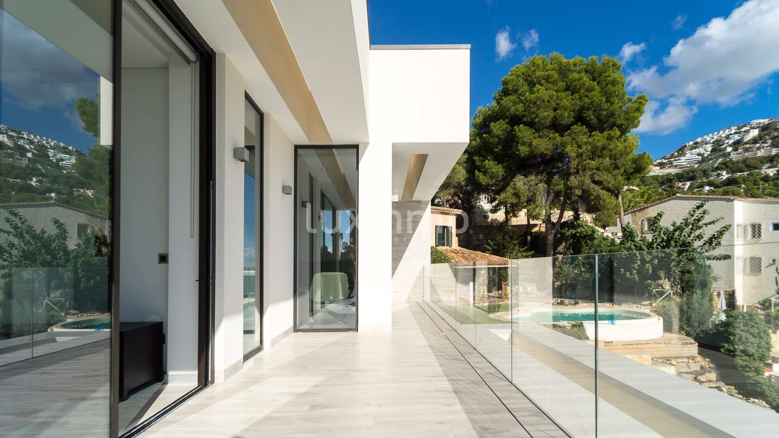 4 bedroom Villa for sale in Altea with pool garage - € 2,650,000 (Ref: 8844189)