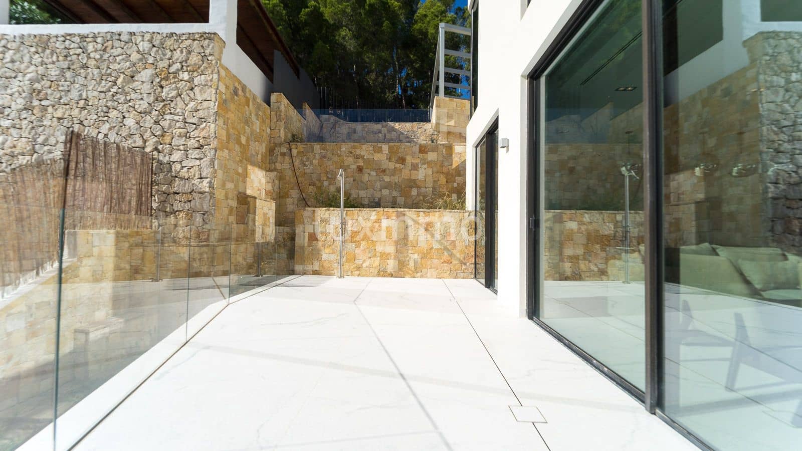 4 bedroom Villa for sale in Altea with pool garage - € 2,650,000 (Ref: 8844189)