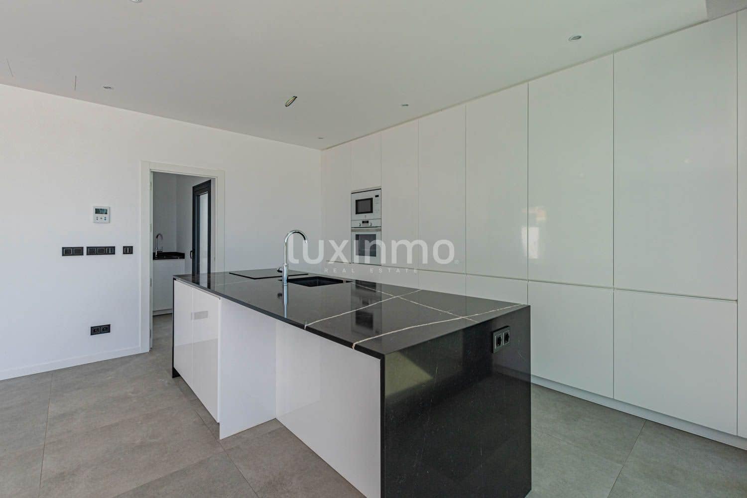 4 makuuhuone Huvila myytävänä paikassa Calpe / Calp mukana uima-altaan 
autotalli - 1 290 000 € (Ref: 8844195)