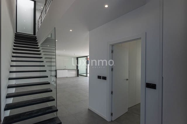 4 makuuhuone Huvila myytävänä paikassa Calpe / Calp mukana uima-altaan 
autotalli - 1 290 000 € (Ref: 8844195)