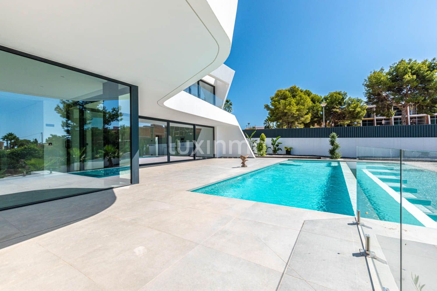 4 makuuhuone Huvila myytävänä paikassa Calpe / Calp mukana uima-altaan 
autotalli - 1 290 000 € (Ref: 8844195)