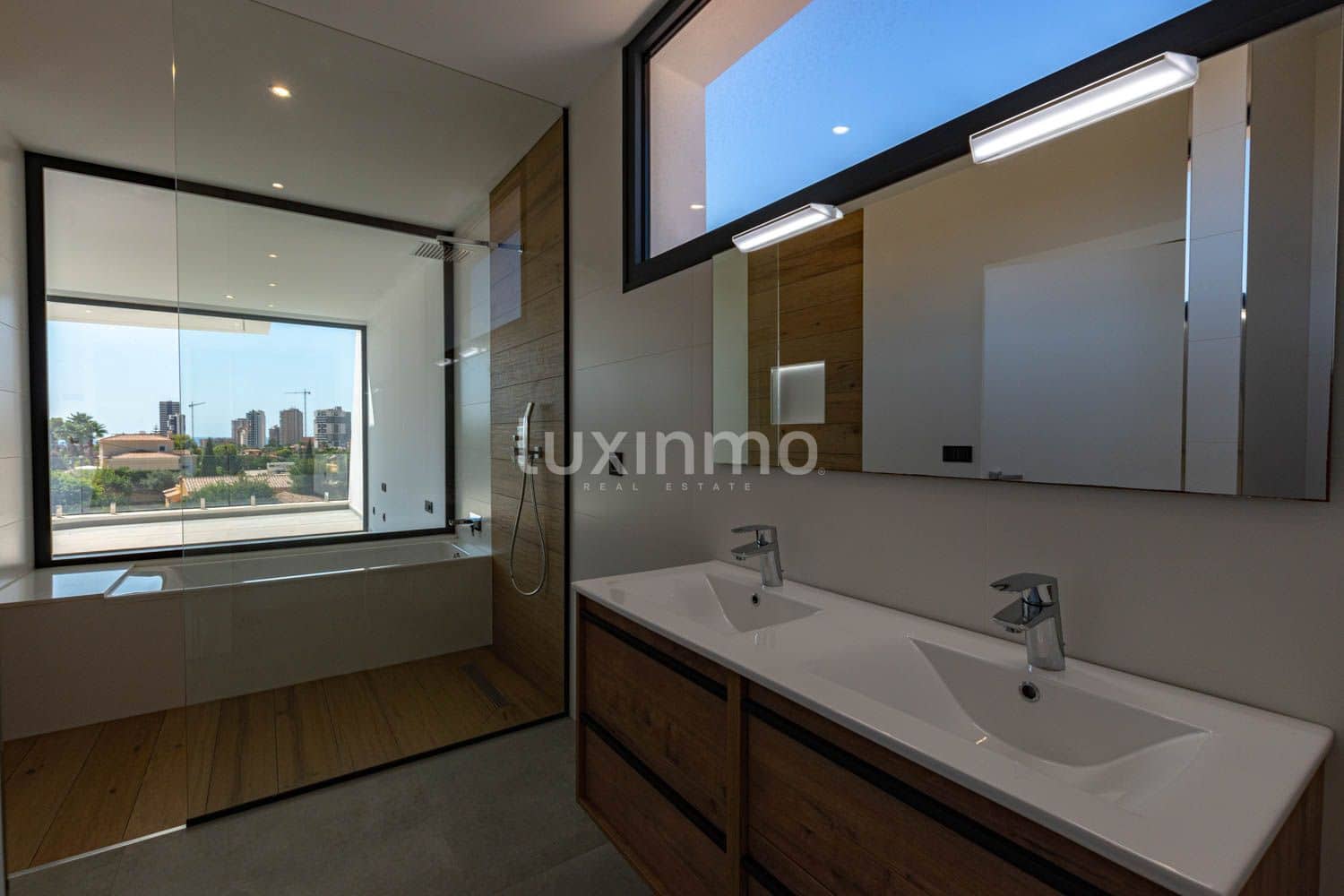 4 makuuhuone Huvila myytävänä paikassa Calpe / Calp mukana uima-altaan 
autotalli - 1 290 000 € (Ref: 8844195)