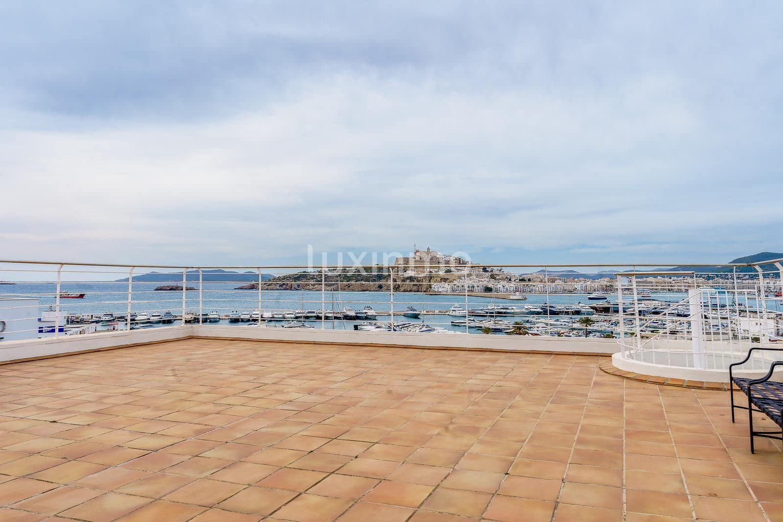 3 soverom Penthouse til salgs i Ibiza by med svømmebasseng garasje - € 3 050 000 (Ref: 8845267)