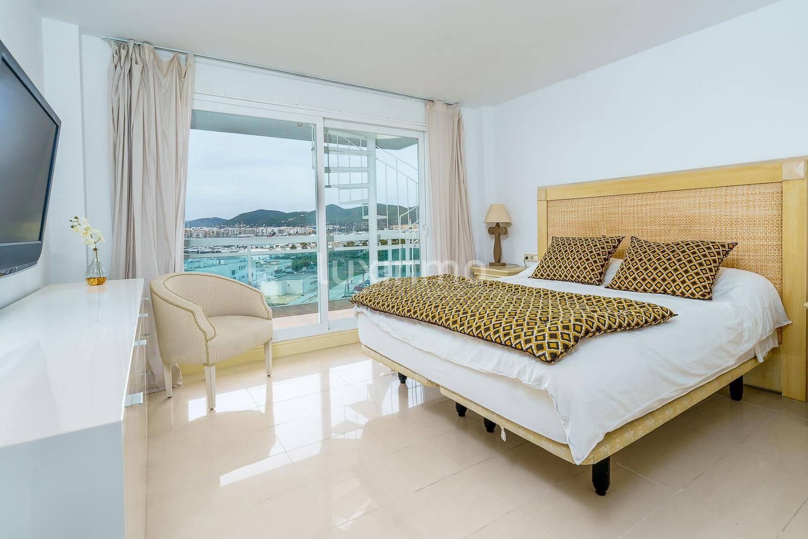3 soverom Penthouse til salgs i Ibiza by med svømmebasseng garasje - € 3 050 000 (Ref: 8845267)