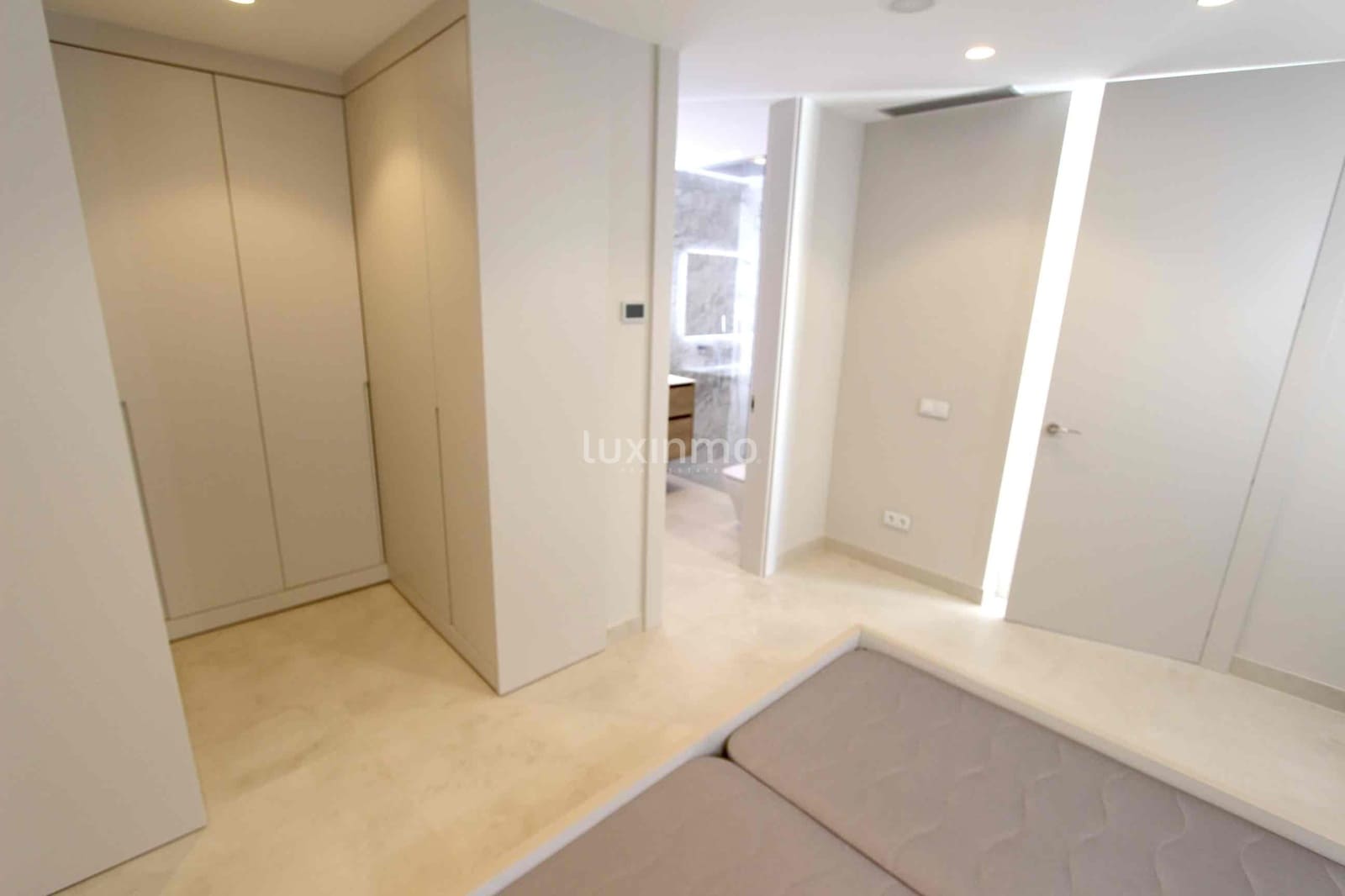 4 soverom Leilighet til salgs i Benidorm med svømmebasseng garasje - € 1 650 000 (Ref: 8845273)