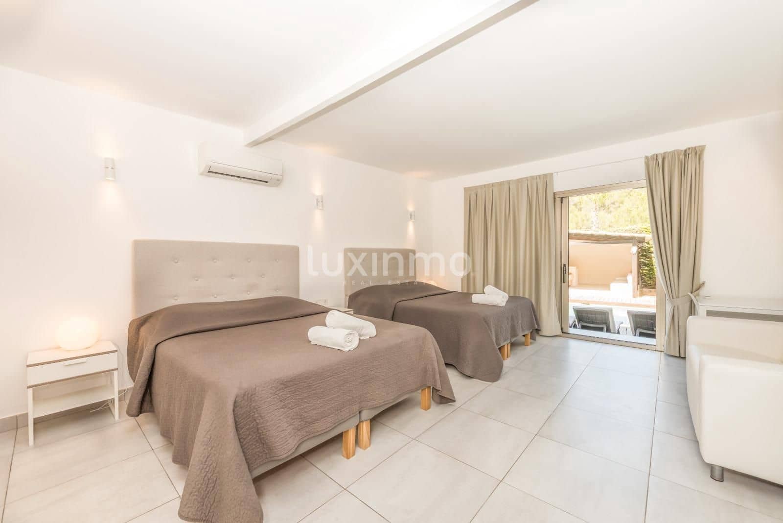 18 bedroom Villa for rent in Santa Eulalia / Santa Eularia with pool garage - € 30,000 (Ref: 8845288)