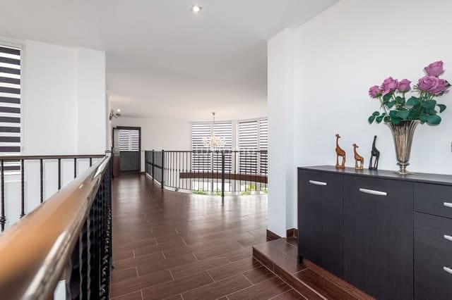 5 bedroom Villa for sale in Alfaz del Pi / L'Alfàs del Pi with pool garage - € 1,290,000 (Ref: 8845290)