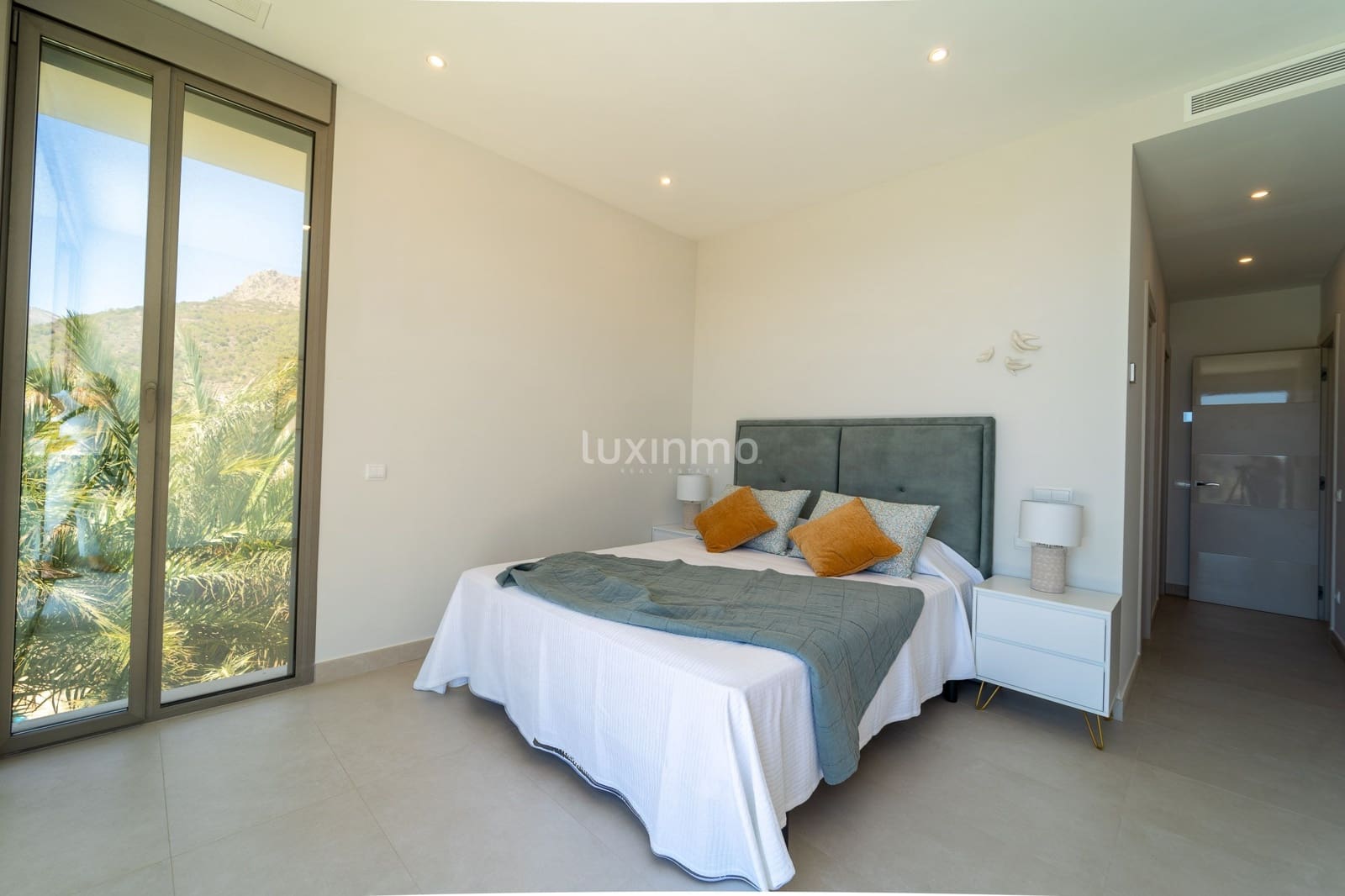 6 bedroom Villa for sale in Calpe / Calp with pool garage - € 2,200,000 (Ref: 8845294)