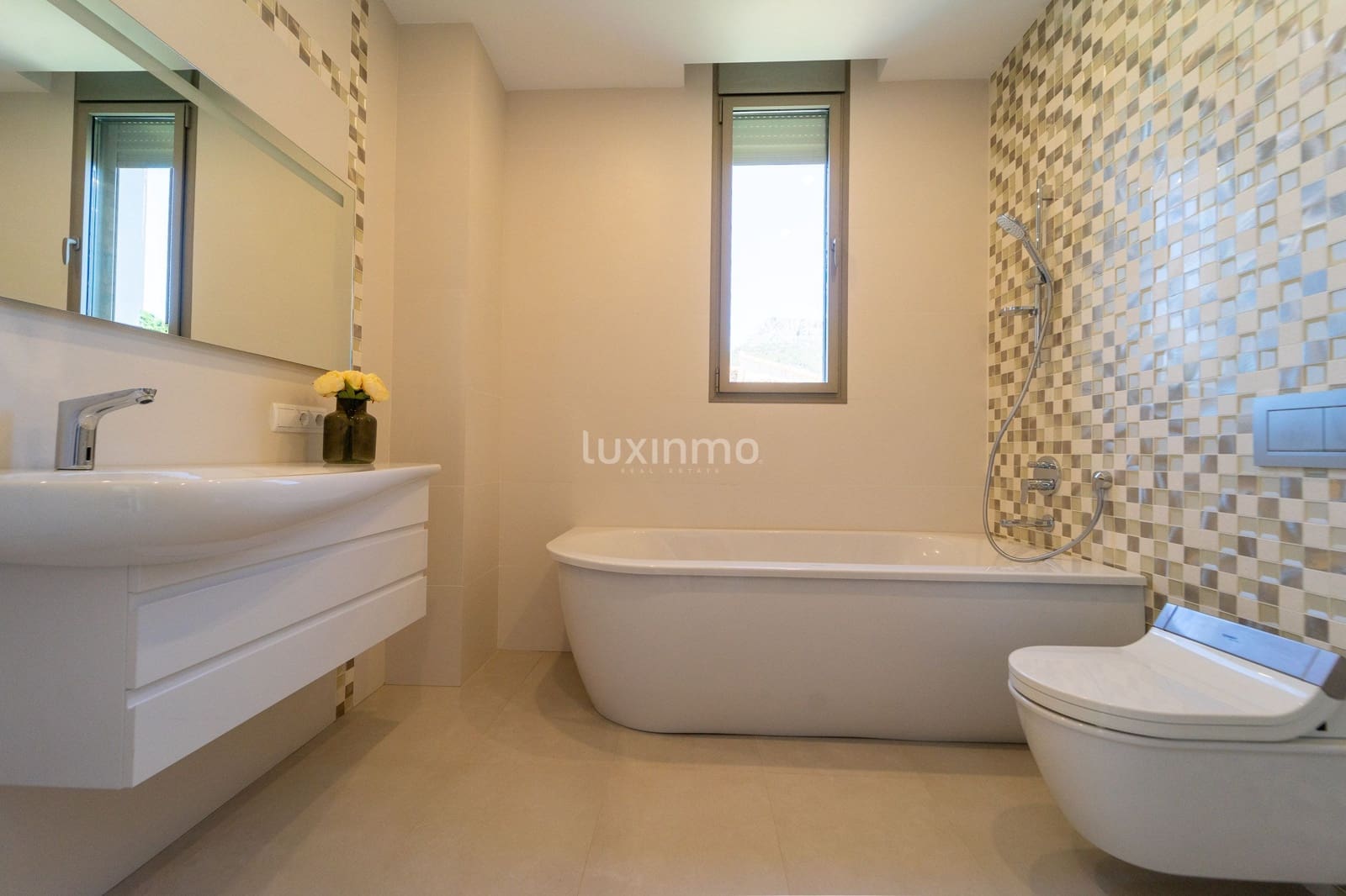 6 bedroom Villa for sale in Calpe / Calp with pool garage - € 2,200,000 (Ref: 8845294)