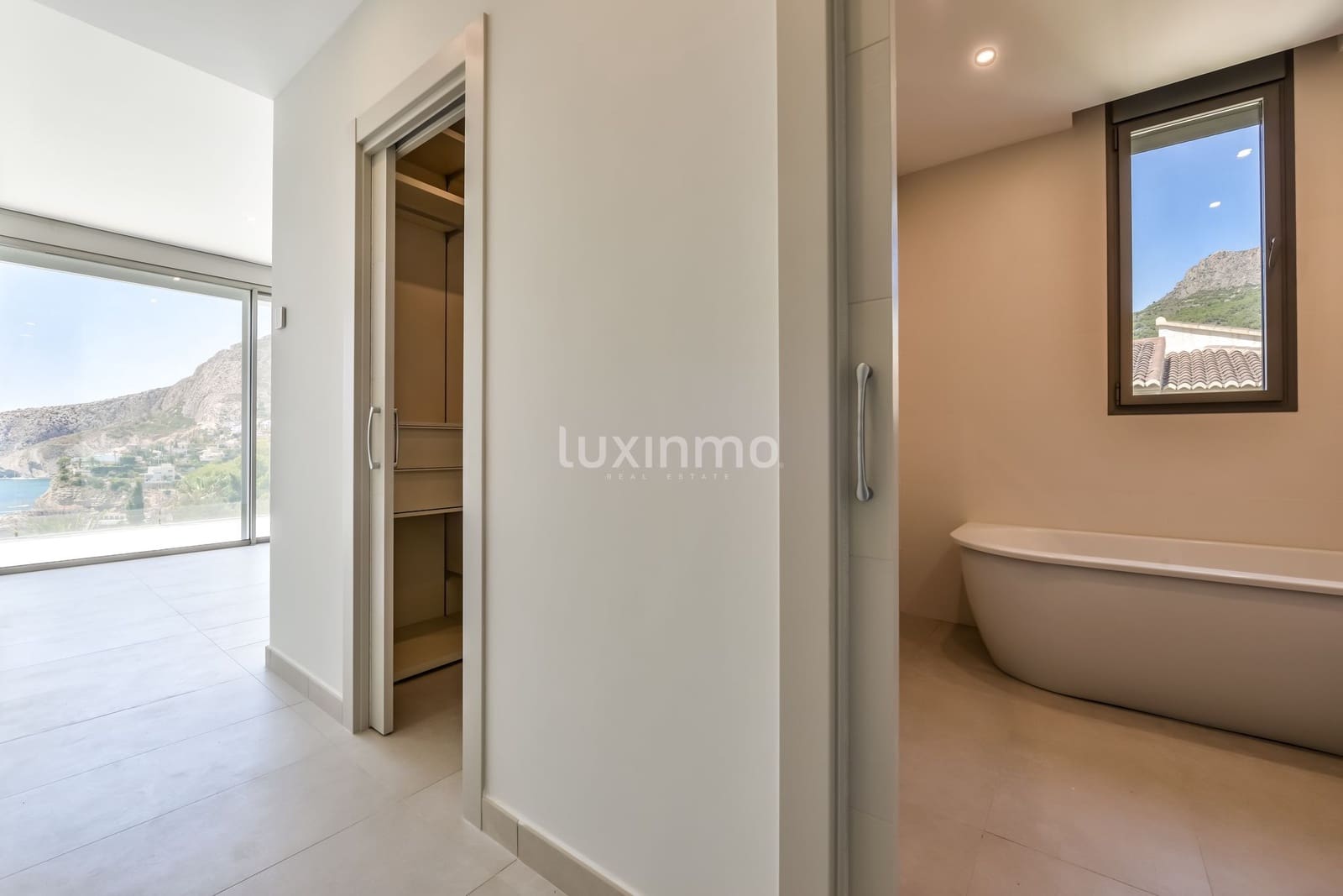 6 bedroom Villa for sale in Calpe / Calp with pool garage - € 2,200,000 (Ref: 8845294)