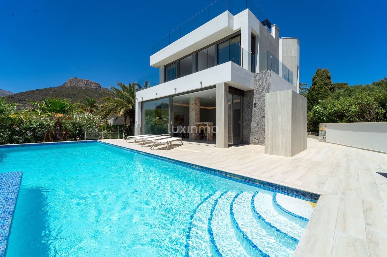 6 bedroom Villa for sale in Calpe / Calp with pool garage - € 2,200,000 (Ref: 8845294)